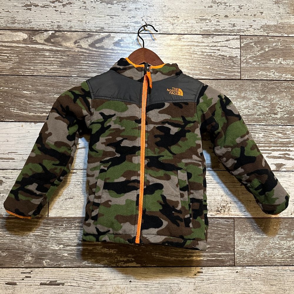 The North Face Reversible Insulated Grey Camo Youth Boys Winter Snow Jacket